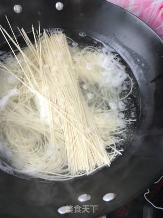 Noodles with Mushroom Meat Sauce recipe