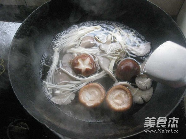Mushroom Pork Bone Soup Hot Pot recipe