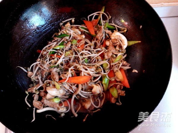 Fried Noodles with Seafood recipe