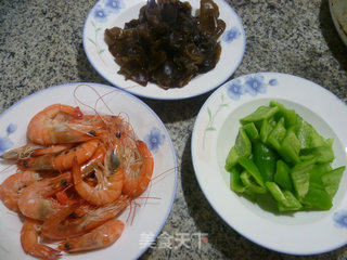 Fried Black Fungus with Shrimp and Pepper recipe