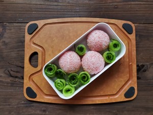 Unlock The Beautiful Spring Outing Bento 🌸sakura Pork Floss Rice Ball + 🍵rich Matcha White Milk Jelly recipe