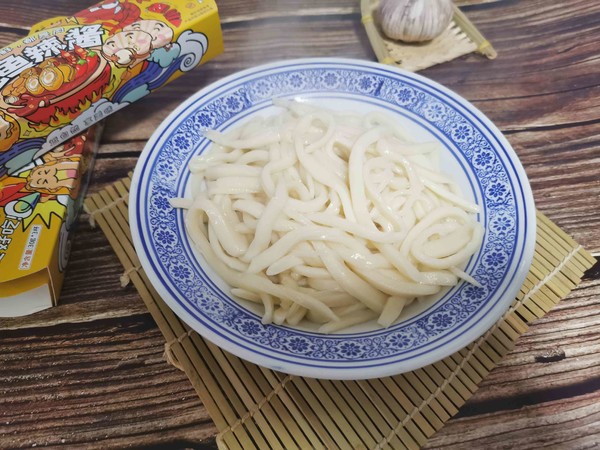 Abalone and Dried Scallop Noodles recipe