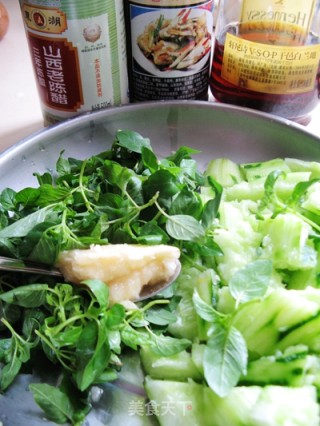 Summer is Not for Gold --- Nine-story Tower Cold Cucumber recipe