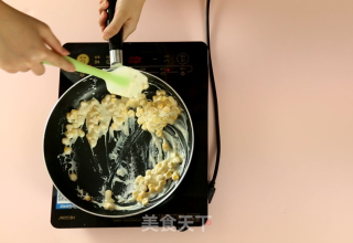 Whirlpool Special Seafood Pizza with White Sauce recipe