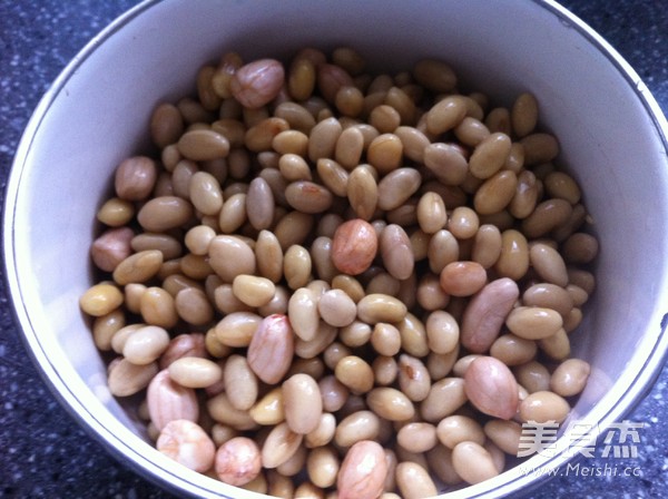 Soy Milk with Soy Beans and Red Dates Recipe - Simple Chinese Food