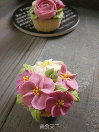 Decorated Cupcakes (easy to Make Cheese Frosting) recipe