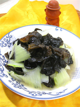 Stir-fried Chinese Cabbage Stem with Black Fungus recipe