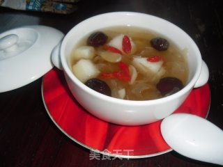 Lily Red Date and White Fungus Soup recipe