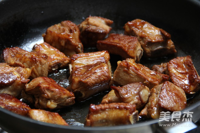 Ribs Braised Rice-iron Kettle Cooked Rice is Fragrant recipe