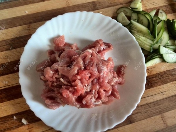 Stir-fried Meat Fungus Melon Slices recipe