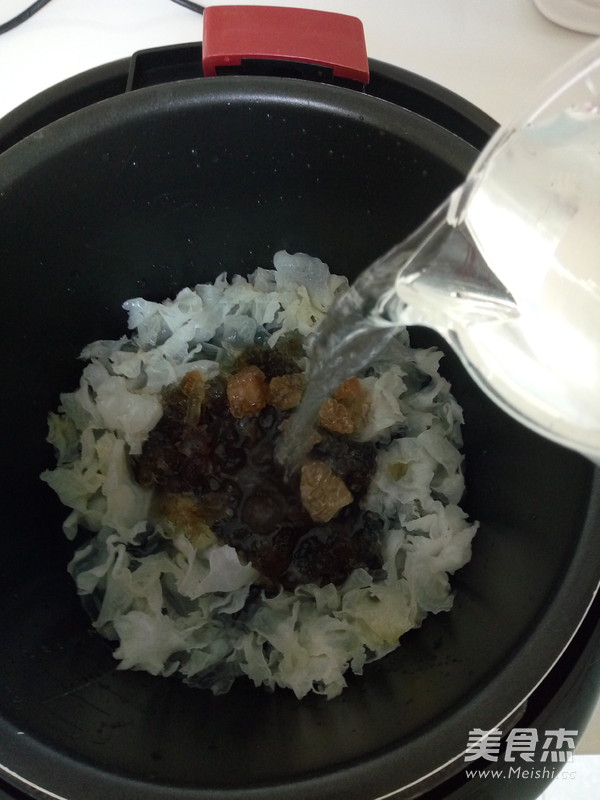 Beauty and Beauty Peach Gel White Fungus Soup recipe