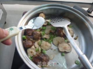 Fried Shiitake Mushrooms with Garlic recipe