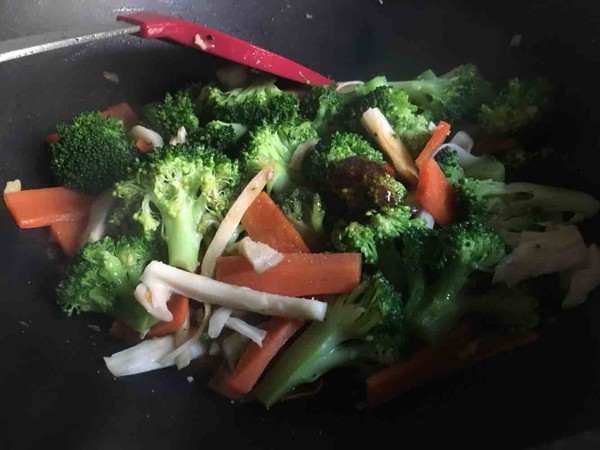 Fried Pleurotus Eryngii with Broccoli recipe