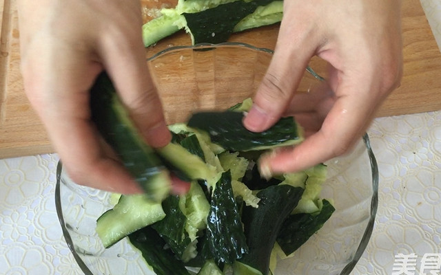 Learn to Slap Cucumbers with Cold Salad in One Minute recipe