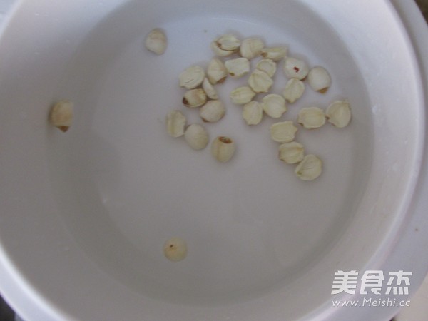 White Fungus and Lotus Seed Soup recipe