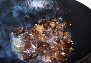 Refreshing and Beautifying Fungus Fried Rapeseed recipe