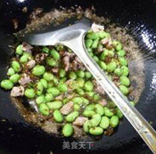 Fried Edamame with Sprouts and Diced Pork recipe