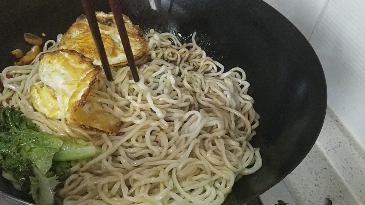 Savory and Appetizing Hand-rolled Noodles with Poached Egg recipe