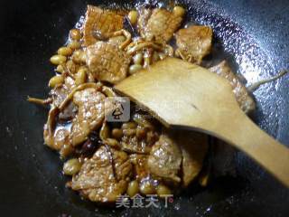 Grilled Pork Ribs with Daylily Peanuts recipe