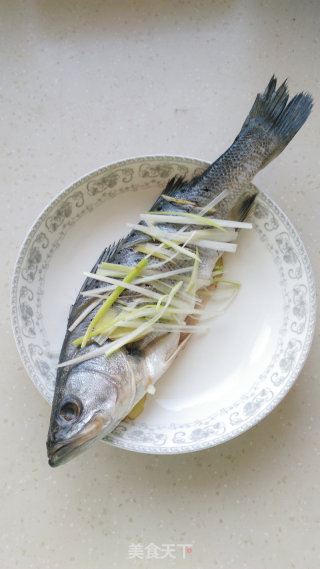 Steamed Sea Bass with Chopped Pepper and Mustard recipe