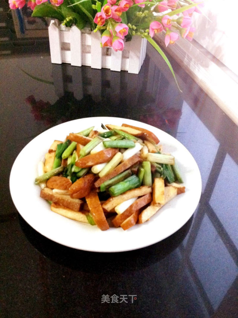 Stir-fried Garlic Sprouts with Dried Tofu recipe