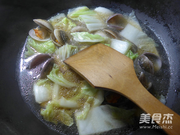 Cabbage and Clam Soup with Vermicelli recipe