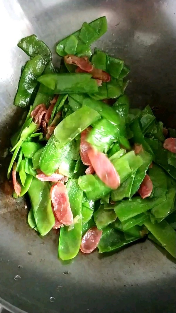 Stir-fried Sausage with Pea Skin recipe