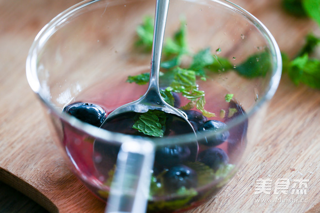 Blueberry Mint Iced Drink recipe