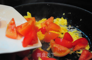 Scrambled Eggs with Tomatoes--with The Method of Cutting Tomatoes without Running Out of Soup and Peeling Them recipe