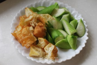 Beginning of Summer. 【loofah Braised Fritters】 recipe