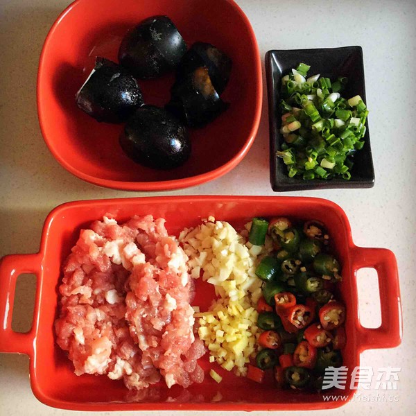 Stir-fried Minced Pork with Preserved Egg with Double Pepper recipe