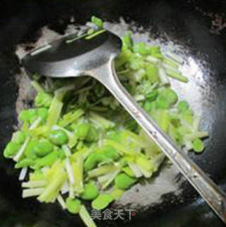 Stir-fried Broad Bean Meat with Leek Sprouts recipe