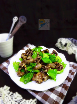 Stir-fried Green Peppers with Chicken Hearts recipe
