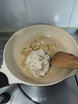 Fried Enoki Mushrooms with Snow Peas recipe