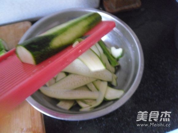 Red Pepper Vermicelli Loofah Slices recipe