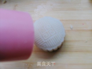 This Kind of Moon Cake is Super Delicious-almond Chocolate Snowy Moon Cake recipe