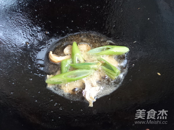 Fried Squid with Celery recipe