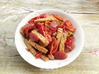 Stir-fried Bean Curd with Red Pepper Sausage recipe