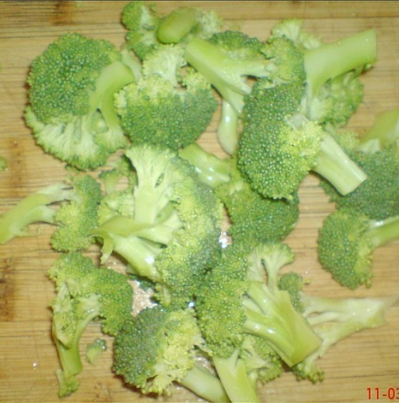 Roasted Broccoli with Garlic Sauce recipe