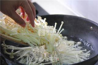 Su Xin Jujing Serves Iced Colorful Enoki Mushrooms recipe