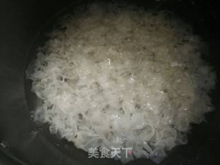 Fresh White Fungus Soup recipe