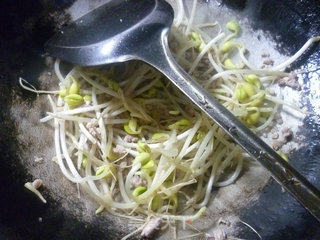 Stir-fried Soy Sprouts with Scallion and Minced Pork recipe