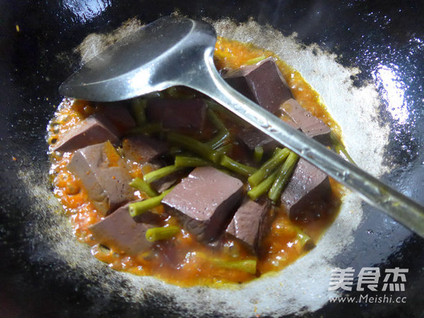 Stir-fried Goose Blood with Sour Beans recipe
