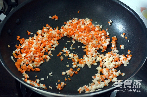 Stir-fried Minced Pork with Carrots and Horseshoe recipe