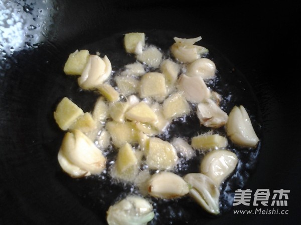 Stir-fried Diced Chicken with Diced Potatoes recipe