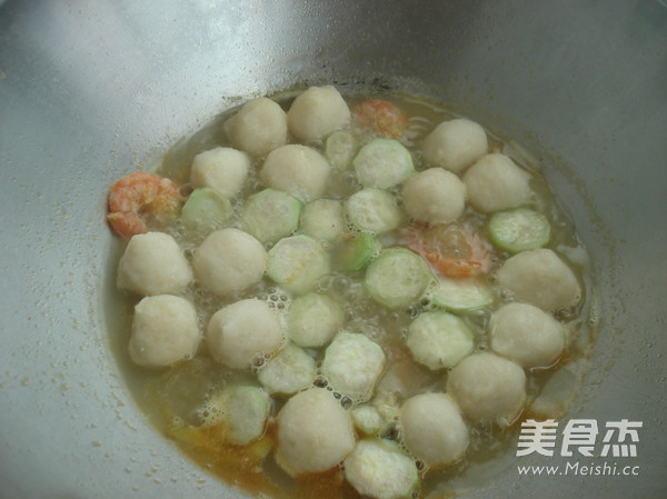Loofah Fish Ball Soup recipe
