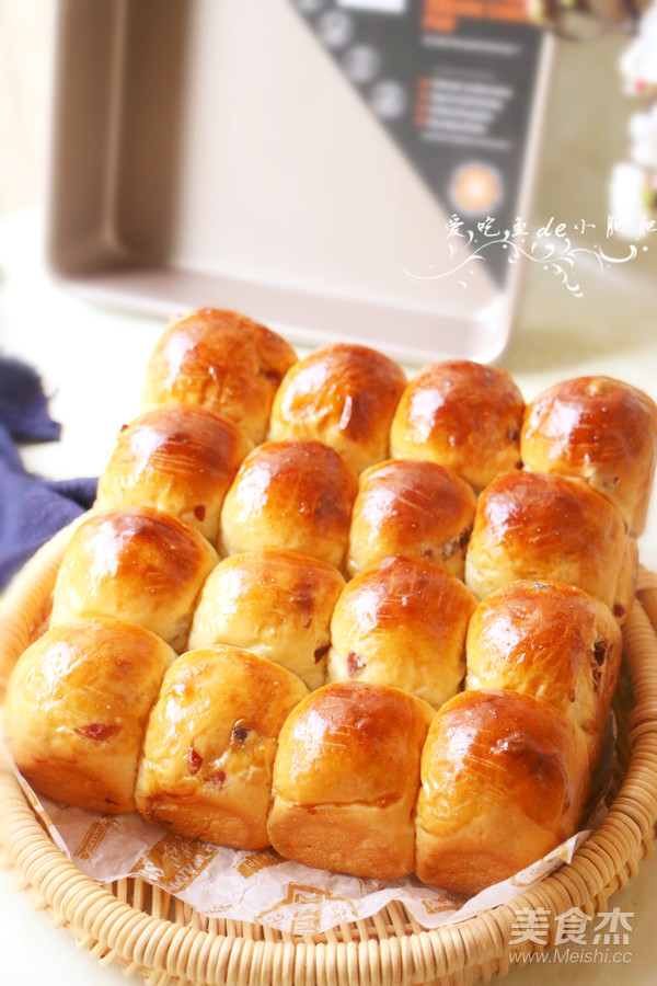 Cranberry Milk Steak Bun recipe