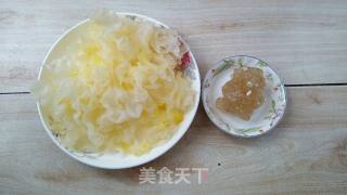 Fresh Tremella Fruit Soup recipe