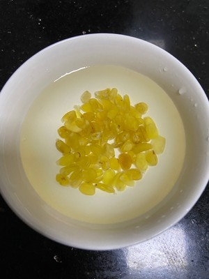 Snow Lotus Seed, White Fungus, Lily and Barley Sweet Soup recipe