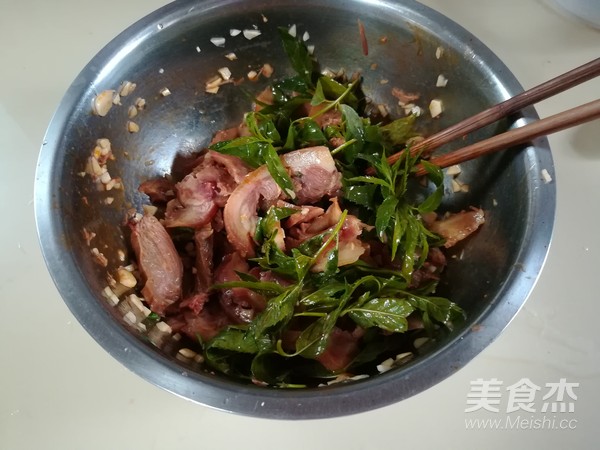 Coriander Mixed with Pork Head recipe